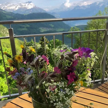 Nouveau! Dans Alexandra House *